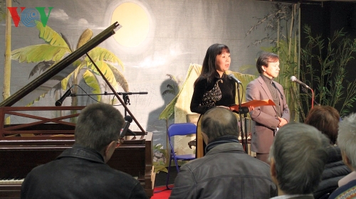 Vietnamese artists in France help people in central region